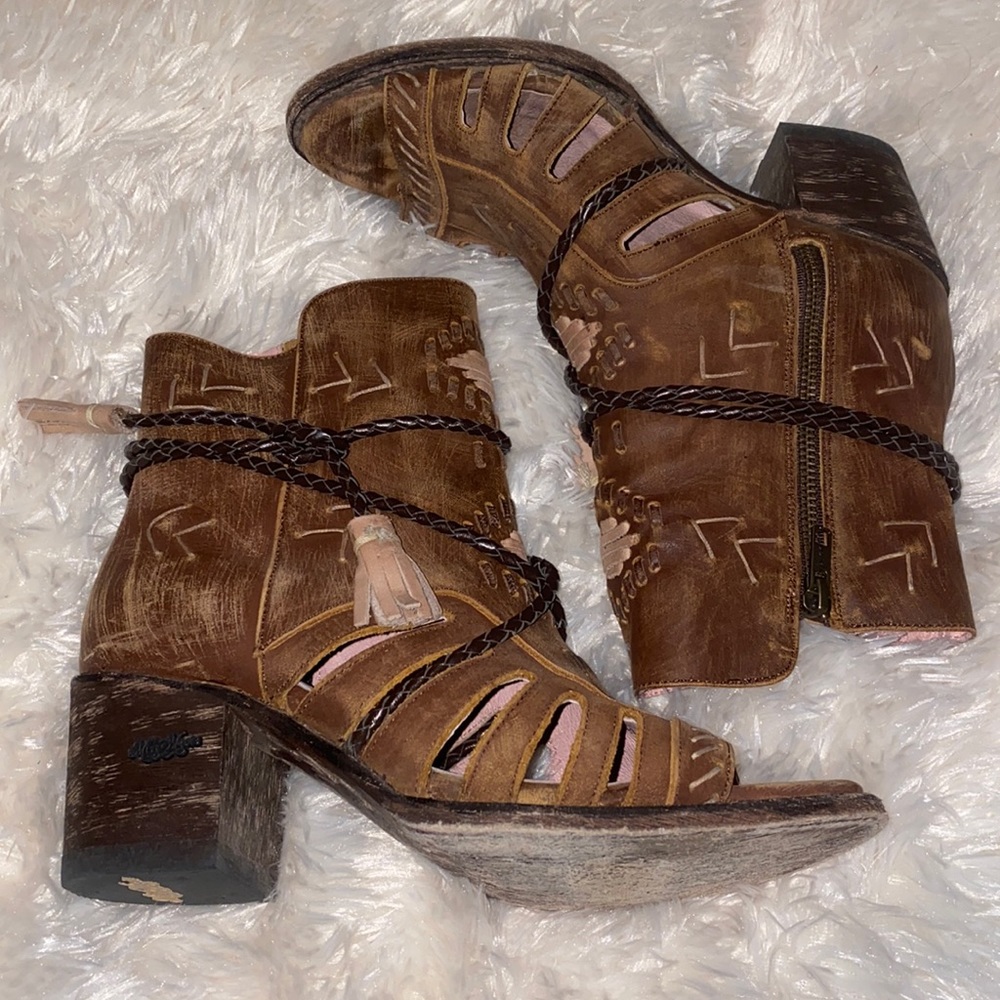 Miss Macie Singing Brook gladiator style bootie/ sandals size 9
